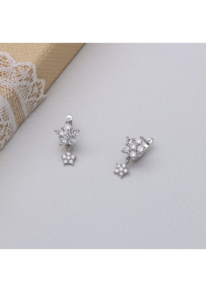 Çiçek Model-4 925 Ayar Gümüş Zirkon Taşlı Kadın Küpe modelleri