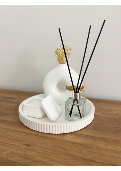 Modern Beyaz Dekoratif Tepsi Seti | 5 Parça Obje, Mum, Vazo ve Koku Şişesi
