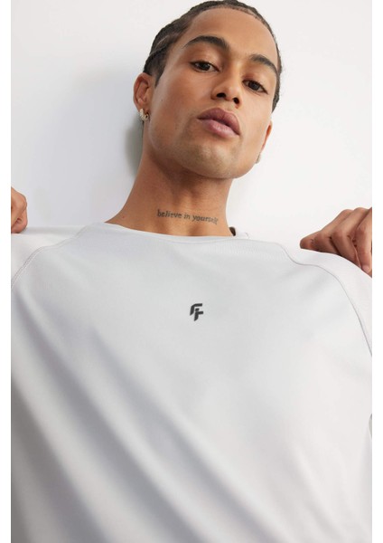 DefactoFit Slim Fit Dar Kesim Bisiklet Yaka Baskılı Sporcu Kısa Kollu Tişört V2887AZ25SP