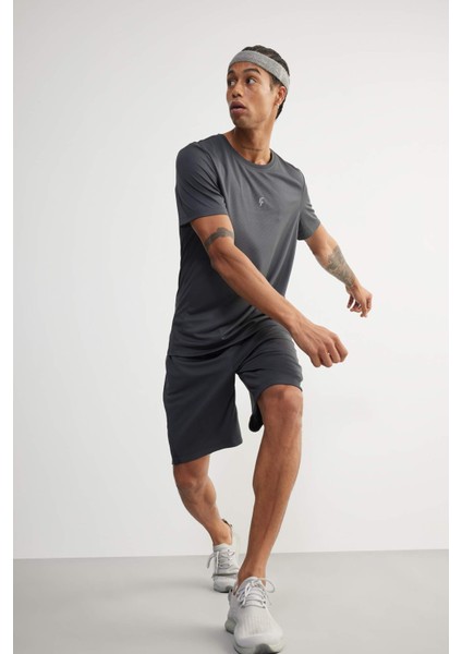 Fit Hızlı Kuruyan Slim Fit Dar Kesim Bisiklet Yaka Baskılı Sporcu Kısa Kollu Tişört V2887AZ25SP fiyatları