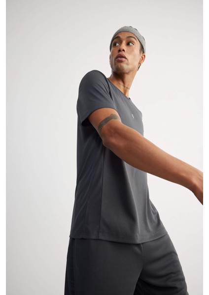 Fit Hızlı Kuruyan Slim Fit Dar Kesim Bisiklet Yaka Baskılı Sporcu Kısa Kollu Tişört V2887AZ25SP modelleri