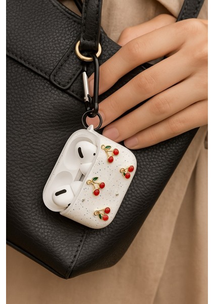 Airpods 4. Nesil ile Uyumlu Glitter Silikon Kılıf Şeffaf Simli Koruyucu Kiraz Deseniyle Askı Aparatı Dahil Çanta Kolu ve Kemer Tokasına Takılabilir Şık Tasarım Airpods 4 Için Kulaklık Kılıfı modelleri