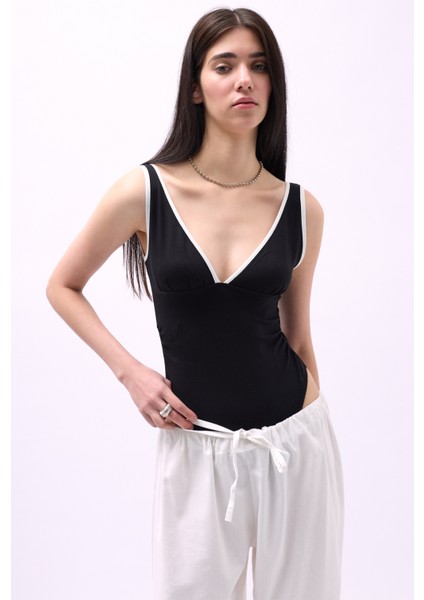 V Yaka Şerit Detay Siyah Bodysuit modelleri