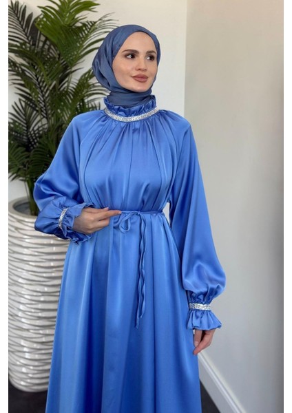 Rozie Kolları ve Boynu Taşlı Abiye Mavi modelleri