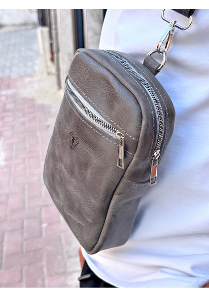 Hakiki Deri Erkek Çapraz Çanta – Fermuarlı, Telefon ve Cüzdan Bölmeli, Günlük Kullanım