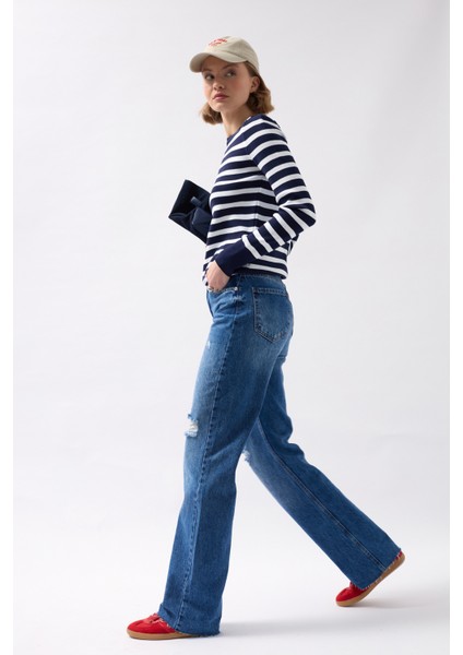 Bisiklet Yaka Çizgili Beyaz-Lacivet Bluz fırsatları