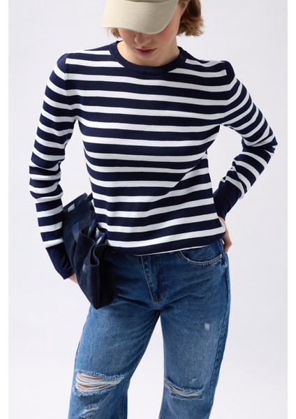 Bisiklet Yaka Çizgili Beyaz-Lacivet Bluz indirimleri