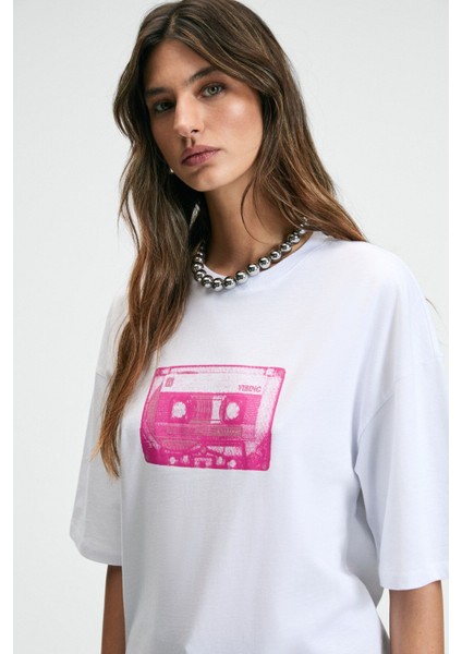 LUCENYA Kadın Bisiklet Yaka Kısa Kollu Önü Baskı Detaylı Regular Fit Beyaz T-Shirt