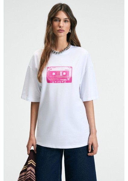 LUCENYA Kadın Bisiklet Yaka Kısa Kollu Önü Baskı Detaylı Regular Fit Beyaz T-Shirt fiyatları