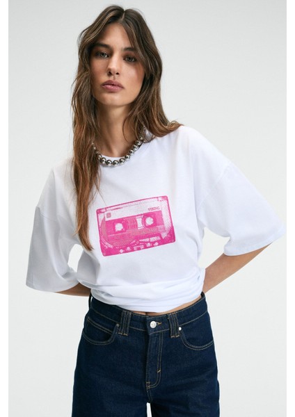 LUCENYA Kadın Bisiklet Yaka Kısa Kollu Önü Baskı Detaylı Regular Fit Beyaz T-Shirt modelleri