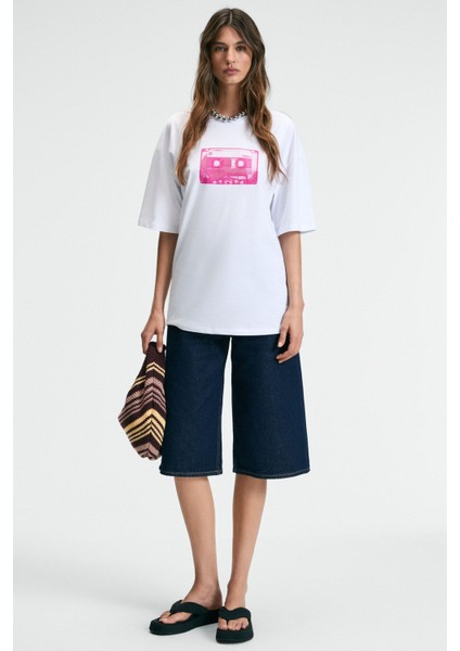 LUCENYA Kadın Bisiklet Yaka Kısa Kollu Önü Baskı Detaylı Regular Fit Beyaz T-Shirt fırsatları