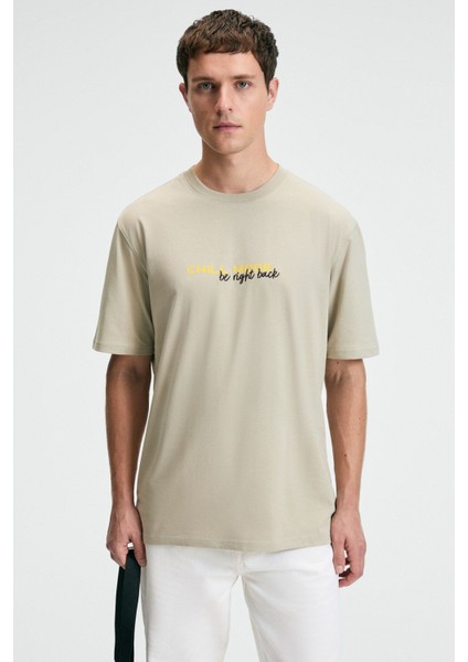 FRESH Erkek %100 Pamuk Oversize Fit Baskılı Kısa Kollu Yuvarlak Yakalı Taş Rengi T-Shirt fiyatları