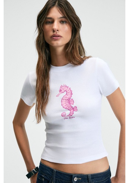 ATHEA Kadın Bisiklet Yaka Kısa Kollu Önü Baskılı Slim Beyaz - Pembe baskılı T-Shirt