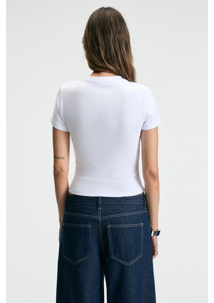 ATHEA Kadın Bisiklet Yaka Kısa Kollu Önü Baskılı Slim Beyaz - Pembe baskılı T-Shirt indirimleri