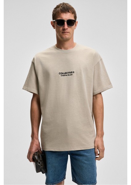 COLLECTIVE Erkek Ön Nakış Arka Baskı Detaylı %100 Organik Pamuk Oversize Kısa Kol Taş Rengi T-Shirt fiyatları