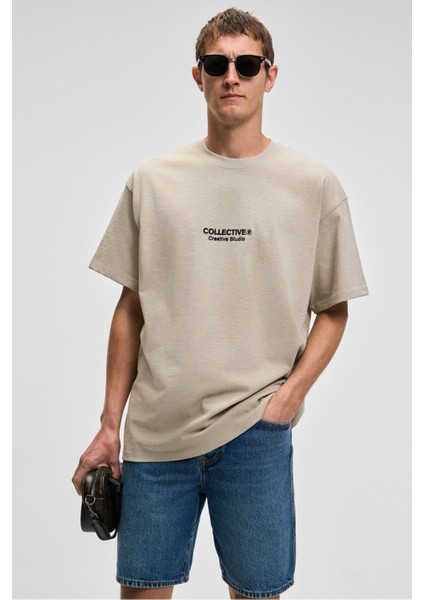 COLLECTIVE Erkek Ön Nakış Arka Baskı Detaylı %100 Organik Pamuk Oversize Kısa Kol Taş Rengi T-Shirt fırsatları