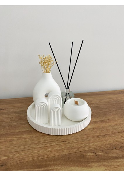 Dekoratif Tepsi Seti – 7 Parça | Beyaz Modern Obje, Vazo, Mum ve Koku Şişesi