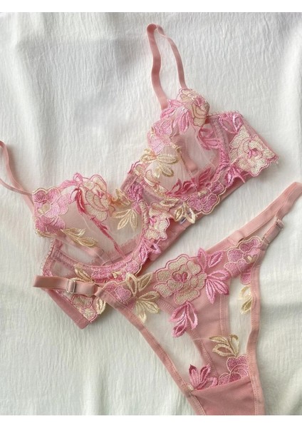 Pinky Çiçek Nakışlı Sütyen Takımı