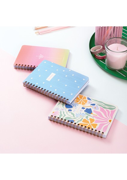 Cep Boy (10X14 Cm) Spiralli Çizgili Karton Kapak 3'lü Defter Seti Papatya Kelebek Çiçekler