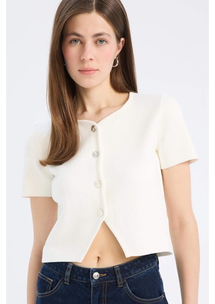 Regular Fit Bisiklet Yaka Düğmeli Kısa Kollu Triko Hırka E1000AX25SP indirimleri