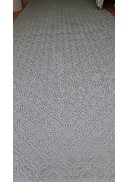 Konforsa Gri Embos Kabartma Desenli Halı – Kaymaz Tabanlı, Yıkanabilir, Yumuşak Doku