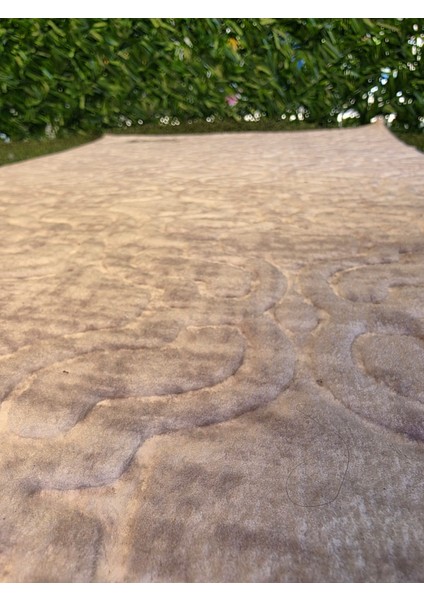 Konforsa Krem Bej ve Hafif Kahve Desenli Yumuşak Dokulu Modern Embos Desenli Halı fırsatları