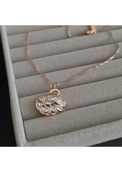 Çelik Bakır Renk Taşlı Kuğu Detay Kadın Kolye