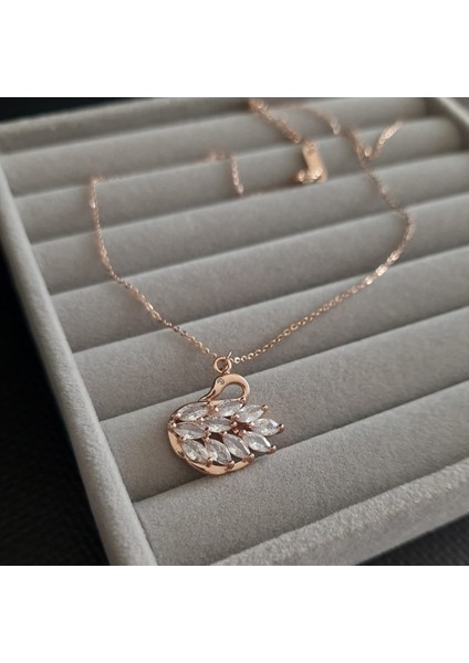 Çelik Bakır Renk Taşlı Kuğu Detay Kadın Kolye modelleri