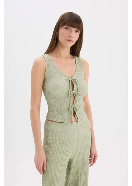 Slim Fit Dar Kesim V Yaka Önden Bağlamalı Bürümcük Kolsuz Bluz D3568AX25SP indirimleri