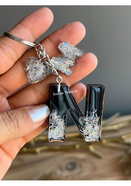 Elite Gümüş Hologramlı Minik Harf ve Minik Kalp Ekli Harf Anahtarlık 1 Adet