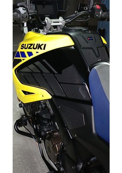 Suzuki V-Strom 1050 2025 ile Uyumlu Kaydırmaz 6d Karbon 19 Parça Tank Pad Seti GC55 fiyatları