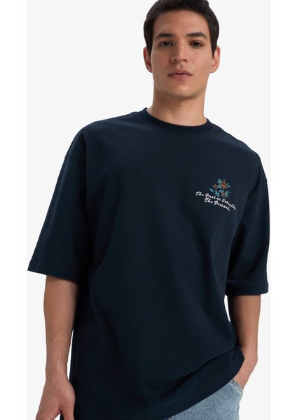 %100 Pamuk Loose Fit Bisiklet Yaka Sırt Baskılı Kısa Kollu Tişört B4320AX25SM modelleri