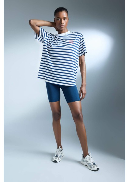 fit Oversize Geniş Kalıp Bisiklet Yaka Slogan Baskılı Sporcu Kısa Kollu TIŞÖRT E2782AX25SM fiyatları