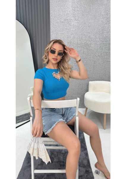 Glow Taş Işlemeli Kalp Detaylı Yarım Kollu Crop Triko Tişört fiyatları