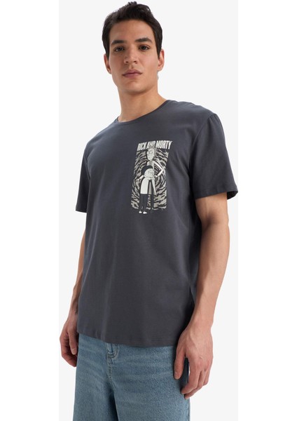 %100 Pamuk Rick and Morty Regular Fit Bisiklet Yaka Kısa Kollu Tişört E4752AX25SP fırsatları