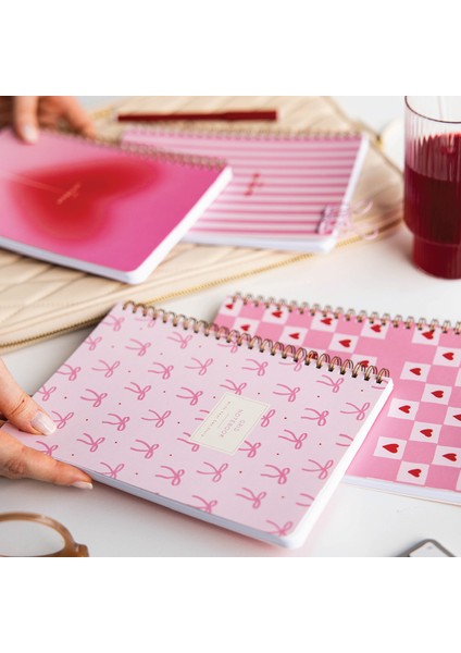 A5 Spiralli Karton Kapak 4'lü Set Kareli Okul Defteri 80 yaprak - Ders Programlı Pembe Kurdele Kalp