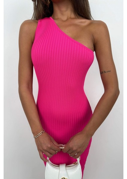 Tek Omuz Yırtmaçlı Elbise