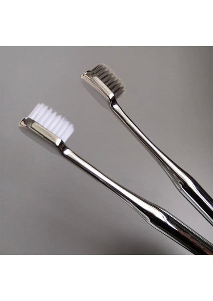 Silver Gümüş Renk Siyah Kıl Başlıklı Yumuşak Diş Fırçası fiyatları