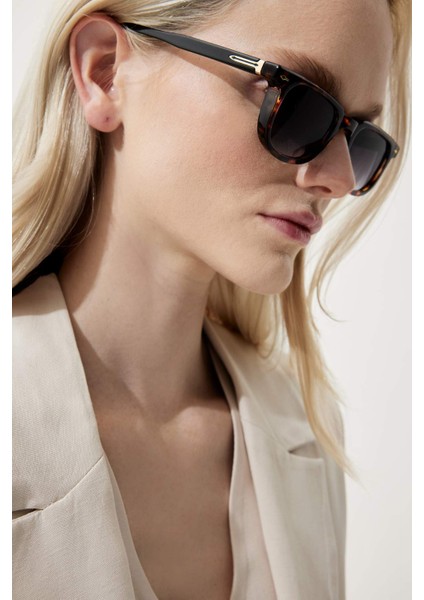 Kadın Leopar Plastik ÇerçeveSiyah Cam Klasik UV Güneş Gözlüğü F0608AXNS