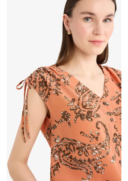 Regular Fit V Yaka Desenli Kısa Kollu Gömlek F0987AX25SM indirimleri
