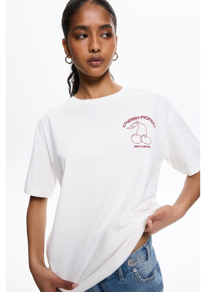 Kiraz Işlemeli T-Shirt