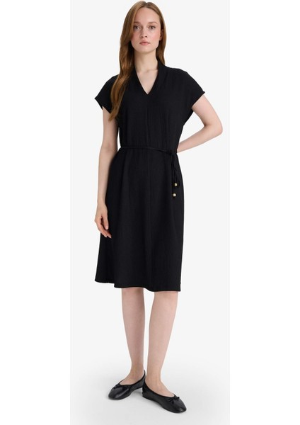 Regular Fit V Yaka Kolsuz Siyah Midi Elbise F4673AX25HS fiyatları