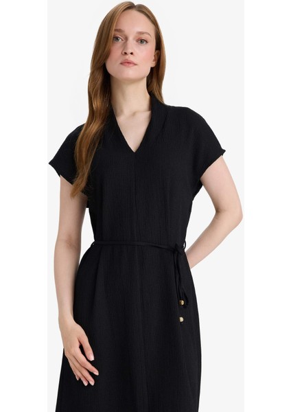 Regular Fit V Yaka Kolsuz Siyah Midi Elbise F4673AX25HS fırsatları