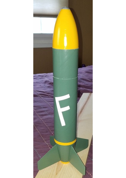 Pringles F-Bomba Model Roket THN3123333