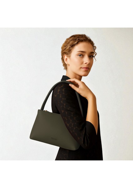 Kadın Basic Tek Saplı Fermuarlı Baget El ve Omuz Çantası 27X15X7 cm