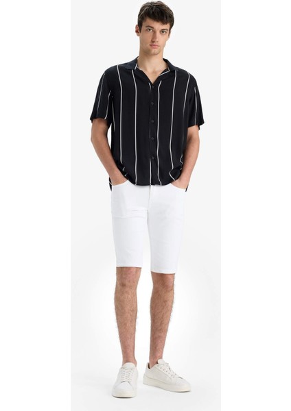 Slim Fit Dar Kesim Beyaz Jean Bermuda Şort X5352AZ25SM fırsatları