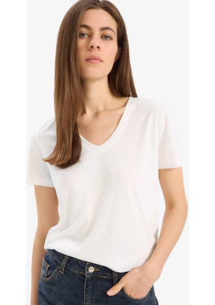 Afra x Defacto Regular Fit V Yaka Basic Düz Kısa Kollu Tişört W9204AZ25SP