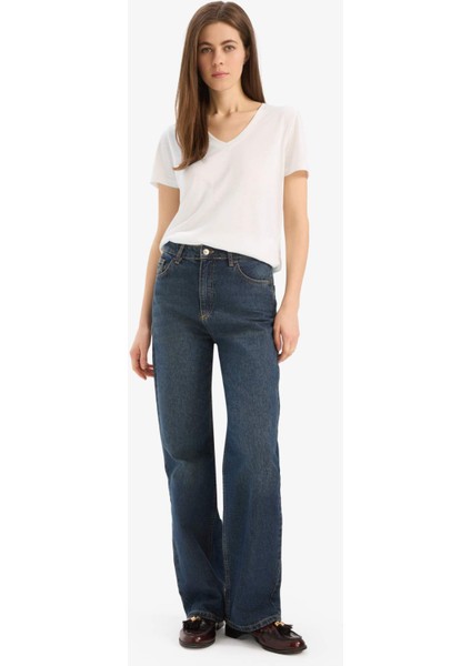 Afra x Defacto Regular Fit V Yaka Basic Düz Kısa Kollu Tişört W9204AZ25SP