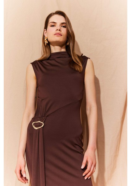 Bodycon Vücudu Saran Balikçı Yaka Basic Düz Tokalı Kolsuz Midi Abiye Elbise E8947AX25SP