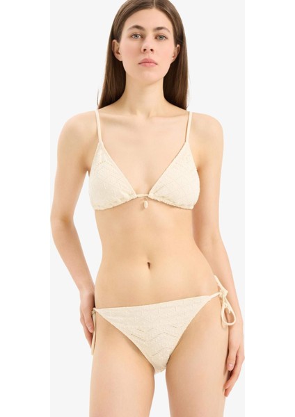 Regular Fit Nakışlı Brode Üçgen Bikini Üstü-Fall in Love B6894AX25SM fiyatları